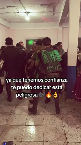 muy peligrosa el temita 🕺🎶💚#bailarin #skalatuamor #argentina🇦🇷 #parati 