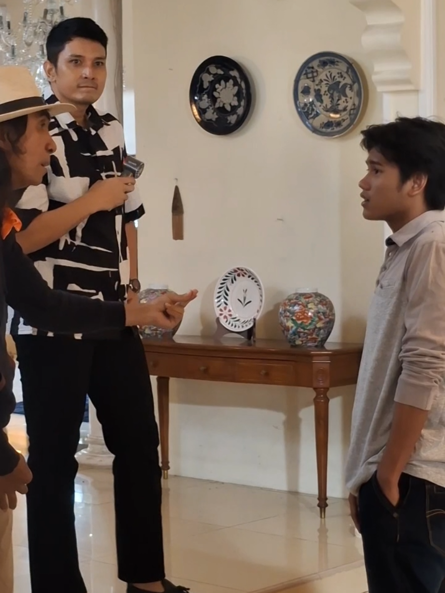 PANIK GA .... ga dong , Valen itu cerdas yg ada unit nya panik karena sutradara nya suruh fans nya valen nonton 🤣🤣🤣 #fyp #sahabatvalenDA7 #valenDA7 #viral #milenda7 