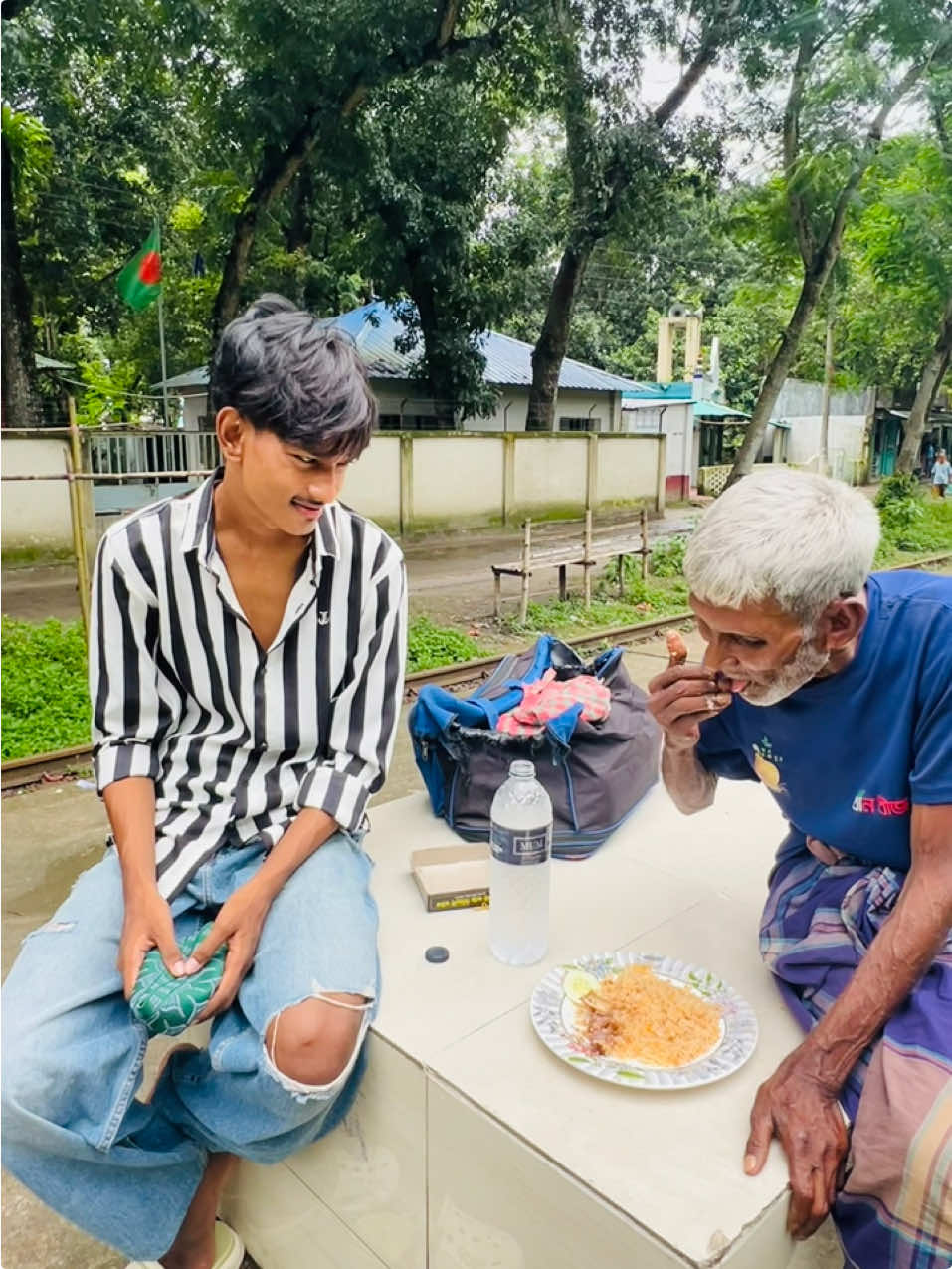 কাকা বলতেছিলো এই খাবার নাকি বড় লোকরা খায়.🥺