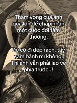 Người ta thường nghĩ im lặng là biểu hiện của sự yếu thế. Nhưng chỉ những kẻ chưa từng đi qua bão giông mới tin như vậy. Tôi đã từng sống những năm tháng chỉ cần một ánh mắt xem thường cũng đủ khiến mình nổi nóng. Từng lao vào hơn thua chỉ để chứng minh bản thân không hề thua kém ai. Từng cho rằng nói thật nhiều thì sẽ được thấu hiểu, sống hết lòng thì sẽ được trân trọng. Cuộc đời không dạy tôi bằng những lời khuyên. Nó dạy bằng những lần trắng tay, bằng những cú phản bội đến từ người mình tin nhất, bằng những đêm ngồi một mình nhìn điếu thuốc cháy hết mà vẫn không biết ngày mai sẽ bắt đầu từ đâu. Mỗi lần vấp ngã, tôi mất đi một chút nóng nảy. Mỗi lần bị đời xô ngã, tôi học được cách thu lại cảm xúc. Cho đến một ngày, người ta không còn thấy tôi nổi giận nữa. Không phải vì tôi hiền hơn, mà vì tôi hiểu có những chuyện chẳng đáng để đánh đổi sự bình yên trong lòng. Đàn ông trung niên không thiếu bản lĩnh để nổi loạn. Họ chỉ không còn hứng thú với những cuộc hơn thua vô nghĩa. Người hiểu mình thì không cần giải thích. Kẻ cố tình không hiểu, giải thích cả đời cũng vô ích. Có người hỏi vì sao gã ít nói. Tôi chỉ cười. Bởi tôi biết, lời nói không làm một kẻ giả dối trở nên tử tế, cũng không khiến một người đã muốn rời đi quay trở lại. Có những việc, thời gian sẽ trả lời thay. Có những con người, cuộc đời sẽ dạy họ những điều mà gã không cần phải lên tiếng. Thế nên tôi chọn im lặng. Không phải để trốn tránh, mà để giữ lại chút bình yên sau quá nhiều năm bão tố. Im lặng để quan sát lòng người. Im lặng để giữ sự tỉnh táo. Và cũng là để nhắc bản thân rằng, điều đáng sợ nhất không phải là mất đi vài mối quan hệ, mà là đánh mất chính mình chỉ vì những điều vốn không xứng đáng. Đến tuổi này, tôi không còn muốn thắng ai nữa. Điều tôi muốn thắng duy nhất... là những cơn giận của chính mình, những nỗi đau còn sót lại trong quá khứ và những ngày tháng tưởng chừng không thể bước qua. Vì sau tất cả, một người đàn ông thực sự mạnh mẽ không phải là người khiến cả thiên hạ phải cúi đầu, mà là người đủ bình thản để mỉm cười trước những sóng gió từng khiến mình gục ngã. ☺️☺️☺️  #CapCut #singaporelife #tryhard #life #myfamily 