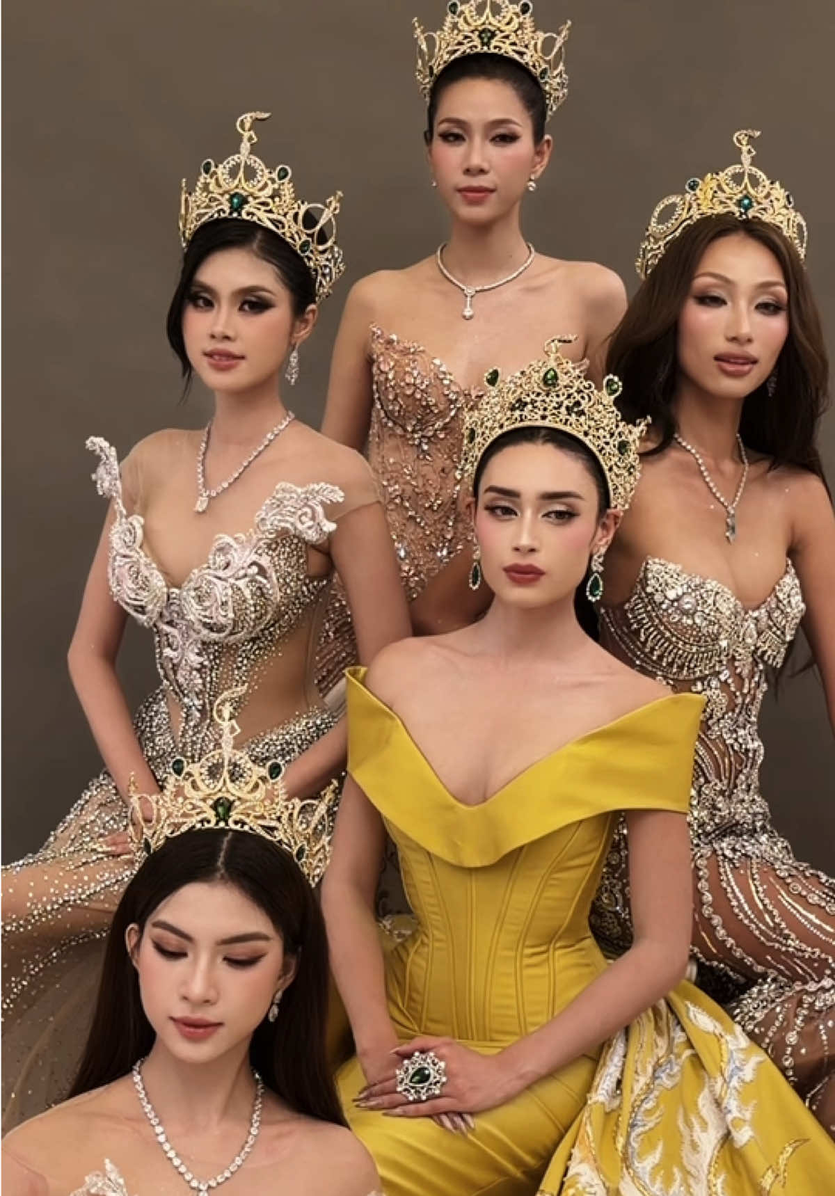 We are grand - the one and only💛 @Miss Grand Vietnam #EmouraPham #Missgrandvietnam #SenVang #MGVN 
