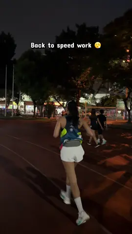 First speed workout after my first half marathon, and hydration is part of the routine @ENERGYECHO  2 km easy warm-up 5 × 800 m @5:30/km 400 m easy jog recovery after each rep 2 km easy cool-down #EnergyEcho #RunTok #RunningPH #Hydration #halfmarathontraining 