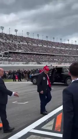 President Donald Trump is back in new York 🇺🇸  #airforce #asmr #pilot #military #tiktokgrowthchallenge 