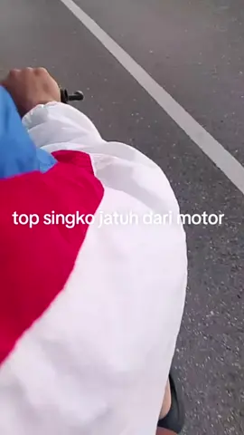 top singko jatuh dari motor#fyp#meme#topsingko#masukberanda#videolucu 