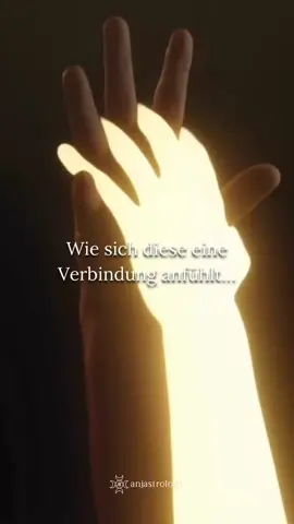 Kennst du dieses Gefühl, jemandem zu begegnen und trotzdem das Gefühl zu haben, ihn schon ewig zu kennen? Manche Verbindungen sprechen eine Sprache, die Worte nicht beschreiben können. ❤️‍🔥 Glaubt ihr an Seelenverbindungen oder daran, dass manche Menschen aus einem bestimmten Grund in unser Leben treten? 💭 Erzählt es mir gerne in den Kommentaren! 🫶🏼 #seelenverwandte #seelenpartner #seelenliebe #beziehungen #spiritualität 