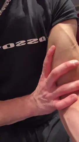 #girldinner #biceps #veins #scratch #gym 