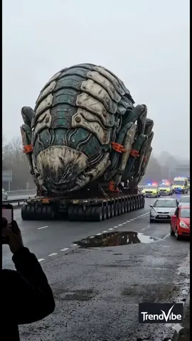 Not a movie set. Not CGI. Just another crazy day. #megamachine #futuretech #alien #destroyer #smartphonefootage #twinemperors #doublehead #expandingfortress #giantconvoy #megastructure #futurecity