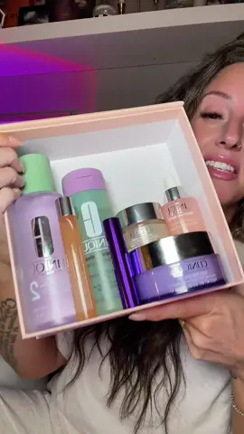 If you’ve ever wondered why Clinique has stayed a skincare icon for decades, this bundle explains it. 💚 From deep hydration to a healthy glow, every product works together to give your skin that fresh, plump look without overcomplicating your routine. If you’re restocking your favorites or trying Clinique for the first time, this bundle is such a good value. @Clinique Store  #cliniquesuperbrandday #cliniquesuperbrandday #clinique #matureskincare #skincaredeals 
