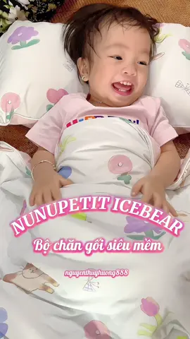 Giấc nghe của con rất quan trọng, dù mẹ không ở bên cũng yên tâm khi con có bộ chăn gối siêu mềm Nunupetit Icebear ở bên, năm học mới sắp đến các mẹ đã sắm đồ cho con chưa? Cùng tham khảo sản phẩm này trong giỏ hàng nha. #nunupetit #vuanem #changoichobe #changoidihoc #icebear 