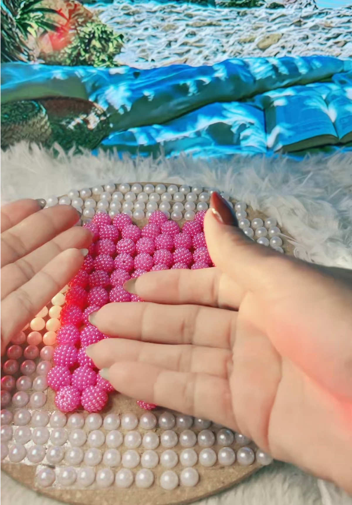 These sounds of beads, diamonds, and pearls often induce sleep, relaxation, and calm those who hear them... Esses Sons de missanga, diamante e pérolas costuma dar sono e acalma quem houve, o que você acha?🫠😴🧠😍#notalkingasmr #scratchingasmr #asmr #asmrvideo #relaxingsounds 