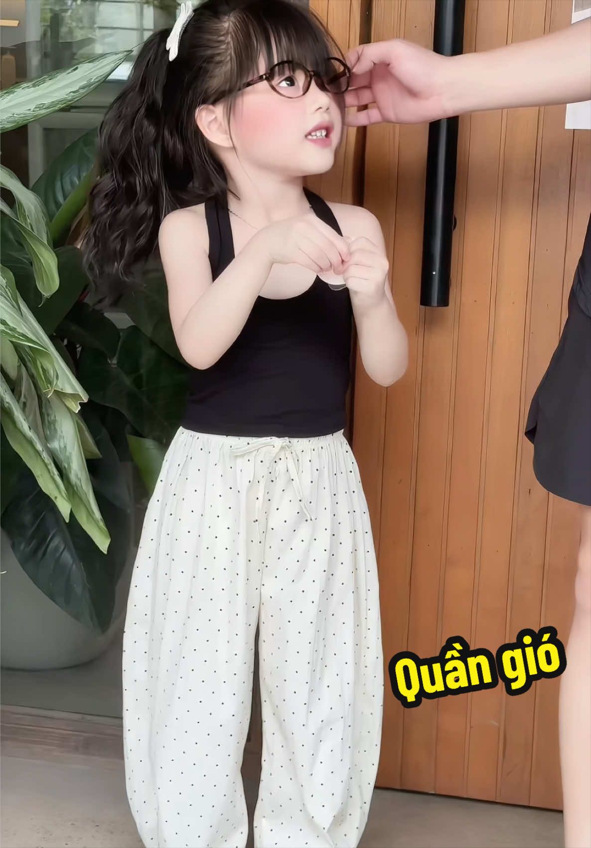 Quần gió dài chấm bi cho bé gái #quangiochobe #quangiobegai #quandaichobe #quanthudongchobe #thoitrangtreem 
