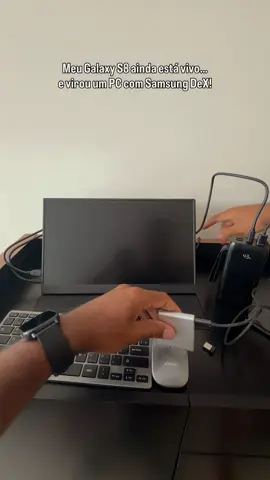 Meu Galaxy S8 ainda está vivo… mesmo com a tela quebrada! 📱🖥️ Conectei no monitor pelo HDMI, ativei o Samsung DeX e transformei um celular antigo em um mini computador totalmente funcional. Esse é o tipo de tecnologia que faz um aparelho velho ganhar uma nova vida. Você ainda tem algum Galaxy antigo guardado aí? #setupDex #SamsungDeX #GalaxyS8 #Tecnologia #CelularAntigo   