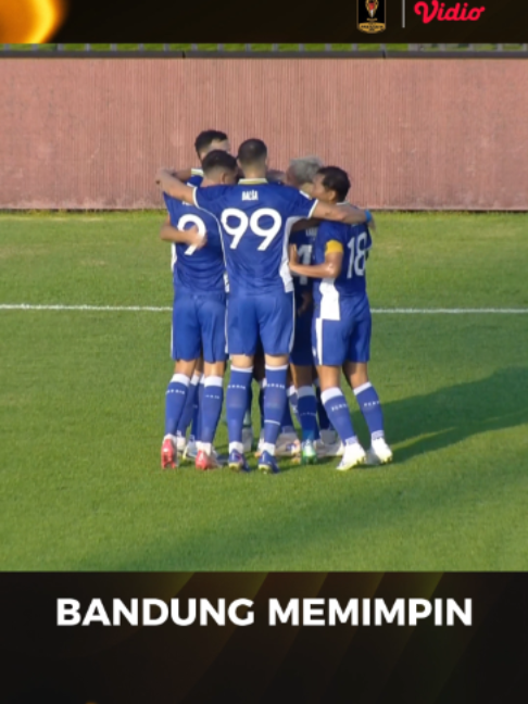 Umpan sepak pojok dari Luciano Guaycochea disambut sundulan tajam Uilliam Barros yang meluncur ke pojok gawang! 💪💙