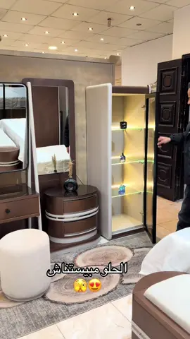 🌟 لأن أول وآخر يومك بيبدأ من غرفة نومك… لازم تختارها صح. غرفة نوم مودرن بتصميم يخطف العين، وتفاصيل متقنة، وخامات معمولة علشان تعيش وتفضل بنفس جمالها مع الوقت. كل ركن فيها معمول بعناية، علشان يجمع بين الأناقة، الراحة، والجودة في قطعة واحدة. 📍 متوفرة حصريًا في معرض شعبان البيسي. 📞 للحجز والاستفسار: 01022395954 استثمر في راحتك… واختار غرفة تستحق تكون جزء من بيتك