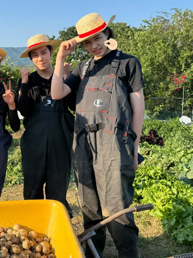 Our big baby elephant 🐘💗 the cutest worker 🥺🫶🏻 #kpop #lngshot #4shoboshow #louis #louislngshot 