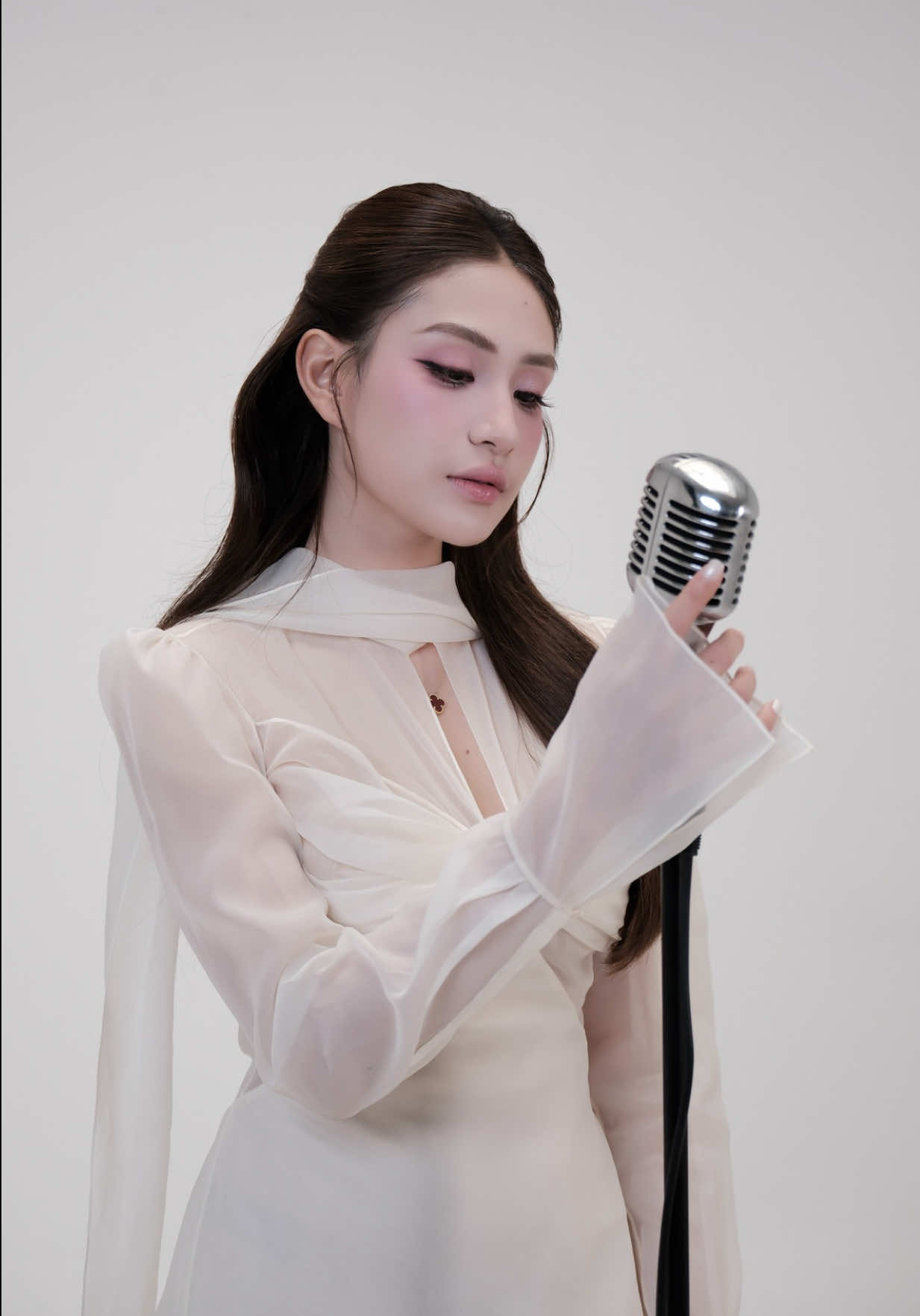 Chạm vào những cảm xúc chưa từng gọi tên... 'Yêu Thứ Vô Hình' chính thức lên sóng ngày 08/08/2026 Mong mọi người sẽ yêu thương và đón nhận sản phẩm mới này của Tú Anh nhé 🥰 #yeuthuvohinh #phantuanh #xh #nhachaymoingay