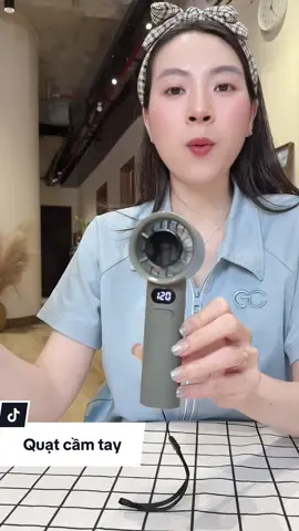 Thiết kế nhỏ xinh, bỏ túi dễ dàng, đồng hành suốt mùa hè. 🎒🌿 #linhoi #quatcamtay #giadung #reviewdohot #xuhuong