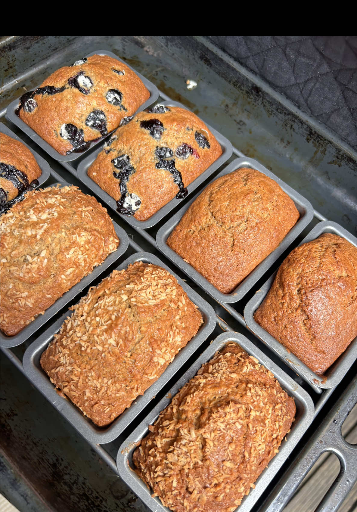 Soft, moist, freshly baked banana bread 🍌✨ One bite = happiness. DM to order yours today! #bananabread #homebaked #quickbrowniesuk #kentbaker #bakedwithlove 