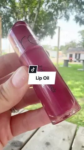 I hate admitting when TikTok is right… but this lip oil absolutely lives up to the hype. 💋✨ The shine is unreal, it isn’t sticky, and now I need every shade. #beautyfind #Romand #RomandLipOil #LipOil #affordablebeautyfind
