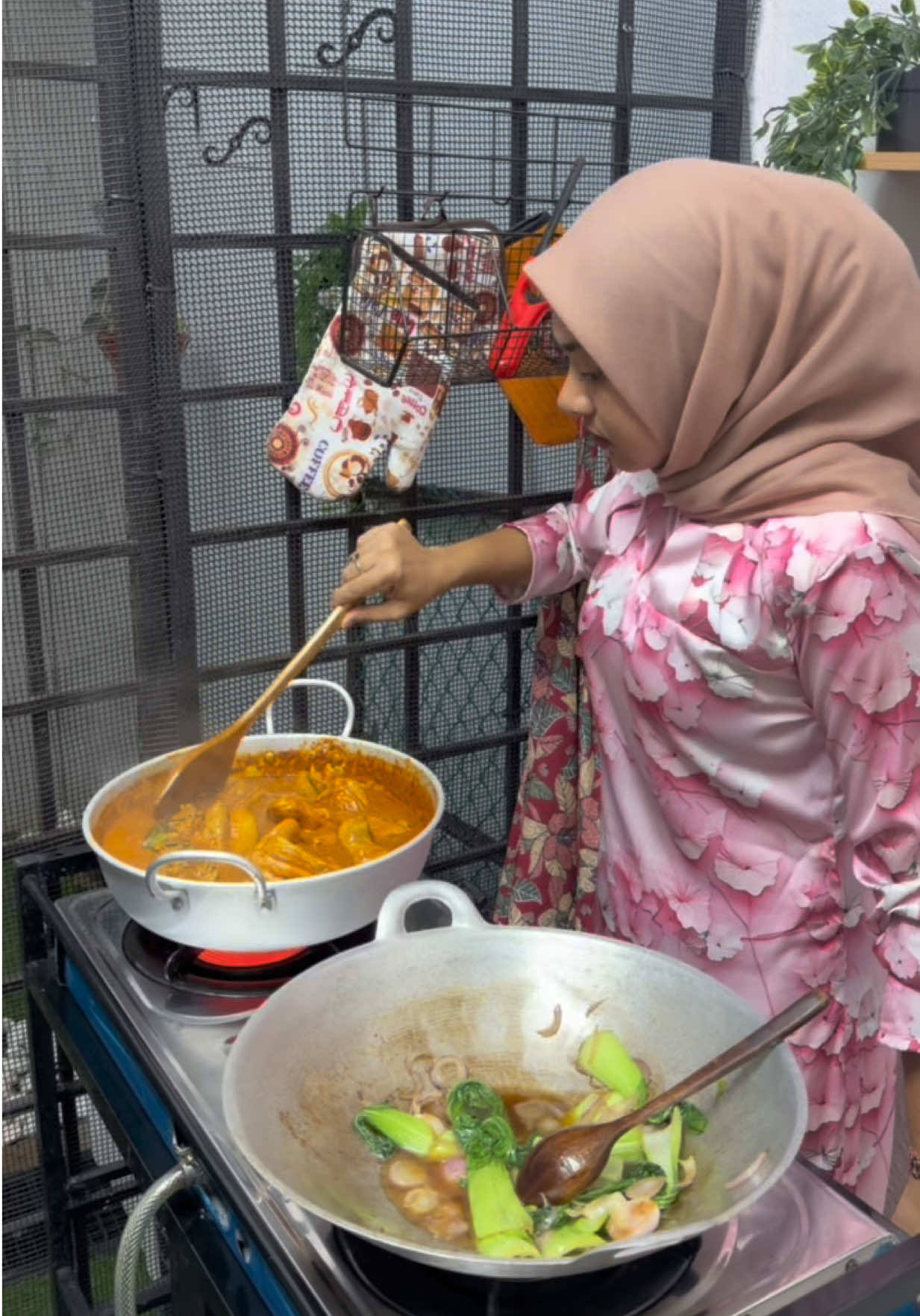 Balik kerja tetap kena wangi-wangi. Kalau tiba-tiba en suami balik xdelah kita dok kelam kabutkan🫢