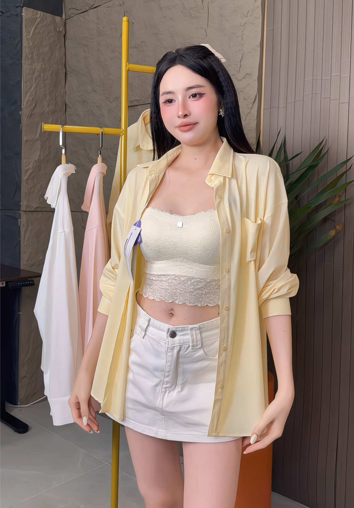 Sơ mi chống nắng vừa thanh lịch vừa tiện dụng, diện ra đường giúp nàng luôn tự tin và thời trang #neau #TikTokShop88 #aosomichongnang #minmetbay #xuhuong 