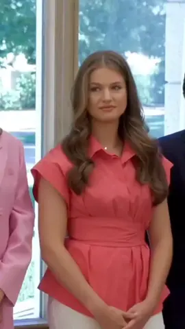 princess Leonor with Spanish royal family visit a ceremony in barcelona #princessleonor #GenZRoyalty #futurequeenofspain🇪🇸🇪🇸💗 #EspañaCampeona #CasaReal 