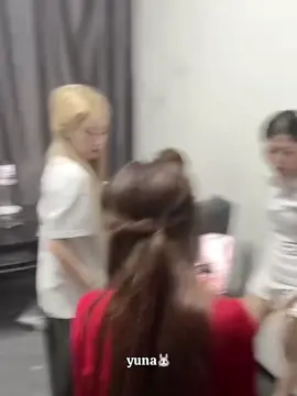 k có chìa khoá vô phòng live