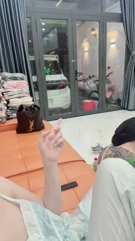 Rủ ăn nhậu thì có mưa gió bão bùng gì cũng đúng giờ mí đứa - c già rồi nhậu sớm cho c ngủ sớm 😂😂