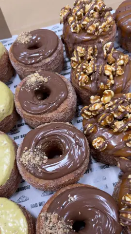 How good do these Cronuts look 🔥🤤  - 📍 2/102 Ballandella Road Pendle Hill NSW 📞 0417 777 113 📧 order@badboybakehouse.com 🌐 www.badboybakehouse.com ••• 📋 Wholesale Application Form - link in bio 🧡 Connect on Ordermentum - link in bio 🚚 Delivering - Sydney, Newcastle, Wollongong - #cronut #10millionviewsontiktok #creatorsearchinsights #sydneybakery #sydneybakery 