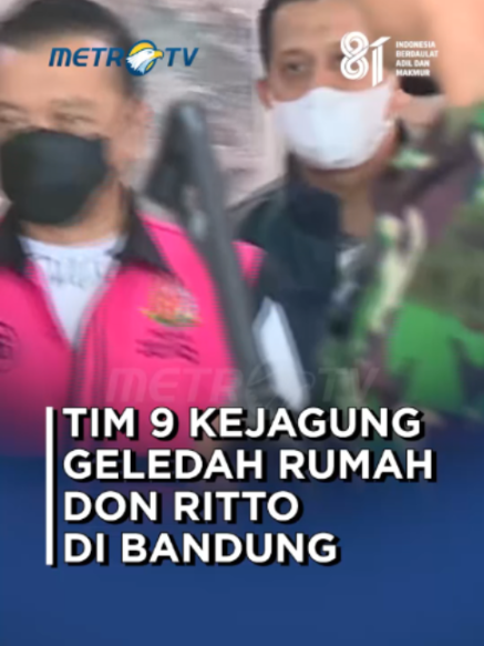 Tim penyidik Kejaksaan Agung menggeledah rumah milik tersangka Don Ritto di Bandung Jawa Barat terkait dugaan keterkaitan dengan perkara Febrie Adriansyah, Selasa (4/8).  #tiktokmetrotv #beritametrotv #metrotv #viral #fyp #kejagungri #donritto #PTN #penggeledahan #bandung