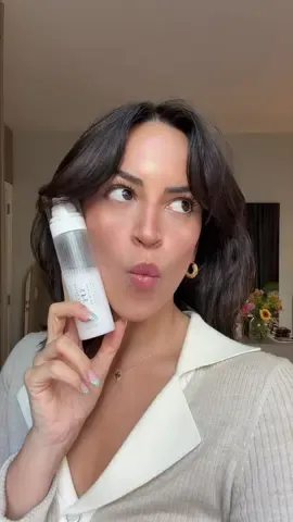Si ta peau ne ressemble pas à une PATINOIRE avant de te maquiller, même pas la peine ⛸️✨❄️ Une brume hydratante très pratique à avoir dans son sac @Dr.Althea US #skintok #kbeauty #glassskin publicité 