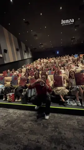 đó đó giữ chuỗi ba Huy anh MC ekip và cả nhà mình dễ thương hen  cre: trên vid #xuhuongtiktok #vodiengiahuy #huyka #thutinhguingoai 