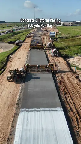 Slip Form Concrete Paving. #construction #constructionmanagement #concrete #work #bluecollar 