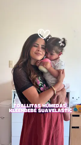 Copy: En esta familia amamos las toallitas húmedas KleenBebé Suavelastic, porque limpian a la primera pasada y siempre nos acompañan en cada etapa de nuestra bebé. @KleenBebe  #KleenBebé #toallitashumedas #cuidadodelapiel #hipoalergénicas #publicidad
