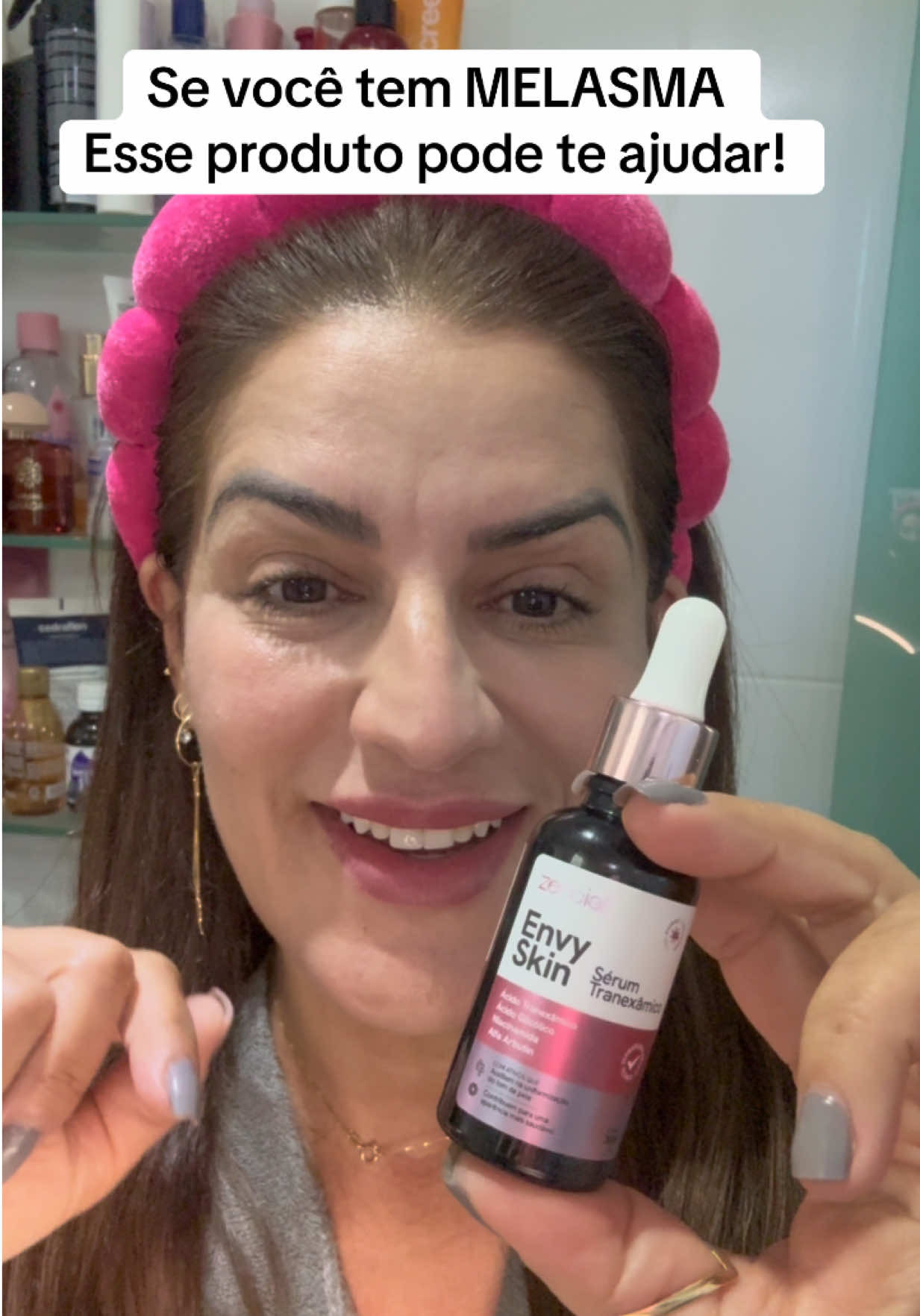 Esse sérum está chamando a atenção de quem sofre com melasma porque reúne ativos que ajudam a uniformizar o tom da pele. Possui ativos que ajudam a controlar a produção excessiva de melanina. Textura leve e rápida absorção. #melasma #skincaretiktok #peleuniforme #cuidadoscomapele #achadinhos 