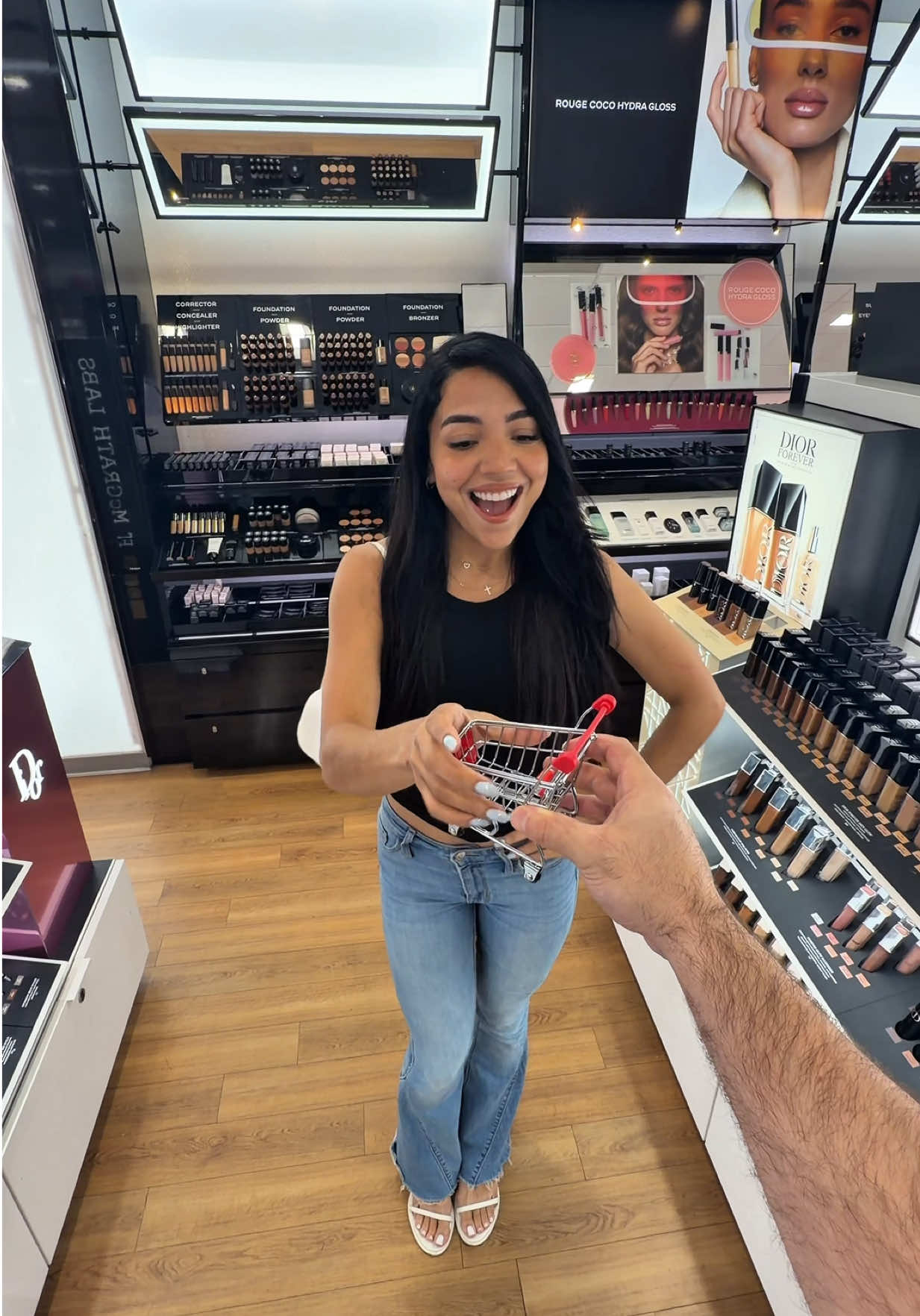 She earned this shopping spree. 🤕 ❤️ #couplecomedy #latina #couplegoals #texas #español 