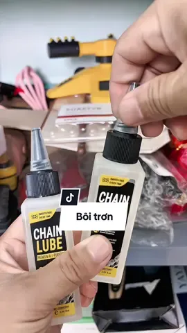 Chai dầu bôi trơn xích xe ổ trục dạng tơ nhện Chain Lube tiện dụng. #duongsen #dauboitron #dauboitronxich 