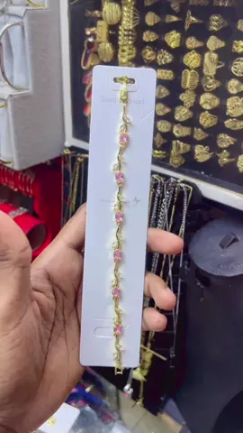 Tulip braclet yalaga dhamesan jumlo iyo tafariq#tulip #somalitiktok #fyp #viral #foryou 