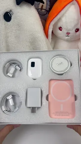 This 6 in 1 gift set comes with everything you need for your smart phone grab one for you or grab one for someone for a easy gift idea you can never go wrong with a new charger #tiktokshopblackfriday #chargingcables #phonecharger #wirelesscharger #giftidea