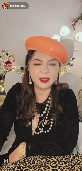Cô hằng đang live mn ơi 