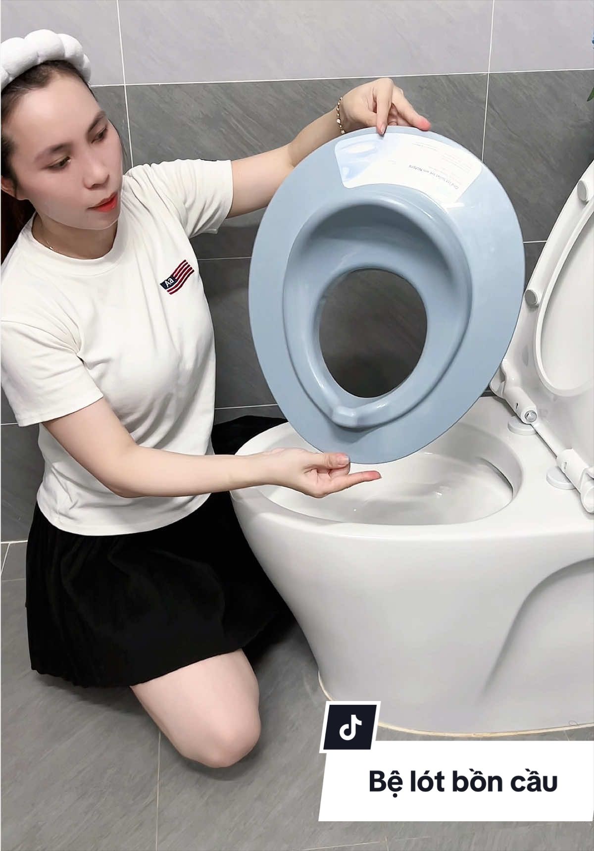 Cách tập cho con ngồi toilet người lớn dễ dàng với bệ lót bồn cầu nhà inochi#belotboncauchobe #boncau #inochi #menamireview 