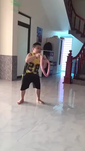 Hello các vợ, vòng anh cứ quay là được còn chỗ nào cần giảm thì nó sẽ tự giảm nha, các vợ không được cười anh nha @Út #xuhuong #xuhuongtiktok #lacvonggiammo 