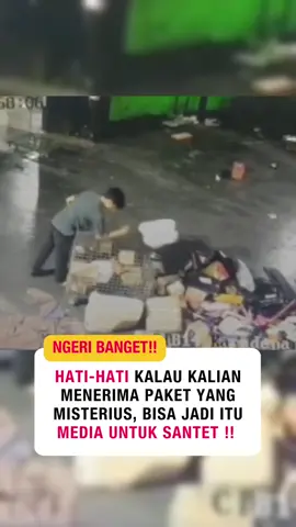 Bayangin kalau suatu hari ada paket datang ke rumahmu  padahal kamu sama sekali nggak pernah pesan. Yang lebih menyeramkan, paket itu dikirim tanpa identitas pengirim. Berani dibuka, atau malah langsung dibuang? Di Film Paket Santet, teror ilmu hitam hadir lewat paket misterius yang siap menghantui siapa saja. Setiap kiriman bisa jadi awal dari mimpi buruk yang nggak pernah kamu bayangkan. Kalau kamu ada di posisi mereka, bakal nekat buka paketnya atau pilih buang sejauh mungkin? Tulis jawabanmu di kolom komentar!!  Film Paket Santet tayang di bioskop mulai 27 Agustus 2026.Siap-siap rasakan teror yang bikin bulu kuduk berdiri🔥 #paketsantet #filmpaketsantet #dikiriminpaketsantet #clippaketsantet #cpfPS1 @mengudarabercerita @base.id @paketsantet