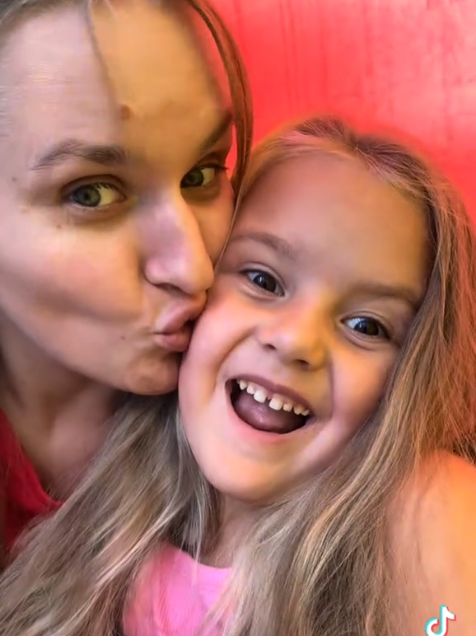 #mom #kiss #tongue #Love #daughter 