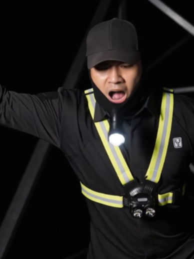 Anyone who’s held a flashlight with their mouth knows the struggle 😂 #OutdoorGear #FunnyMoments #risk #light #fyp