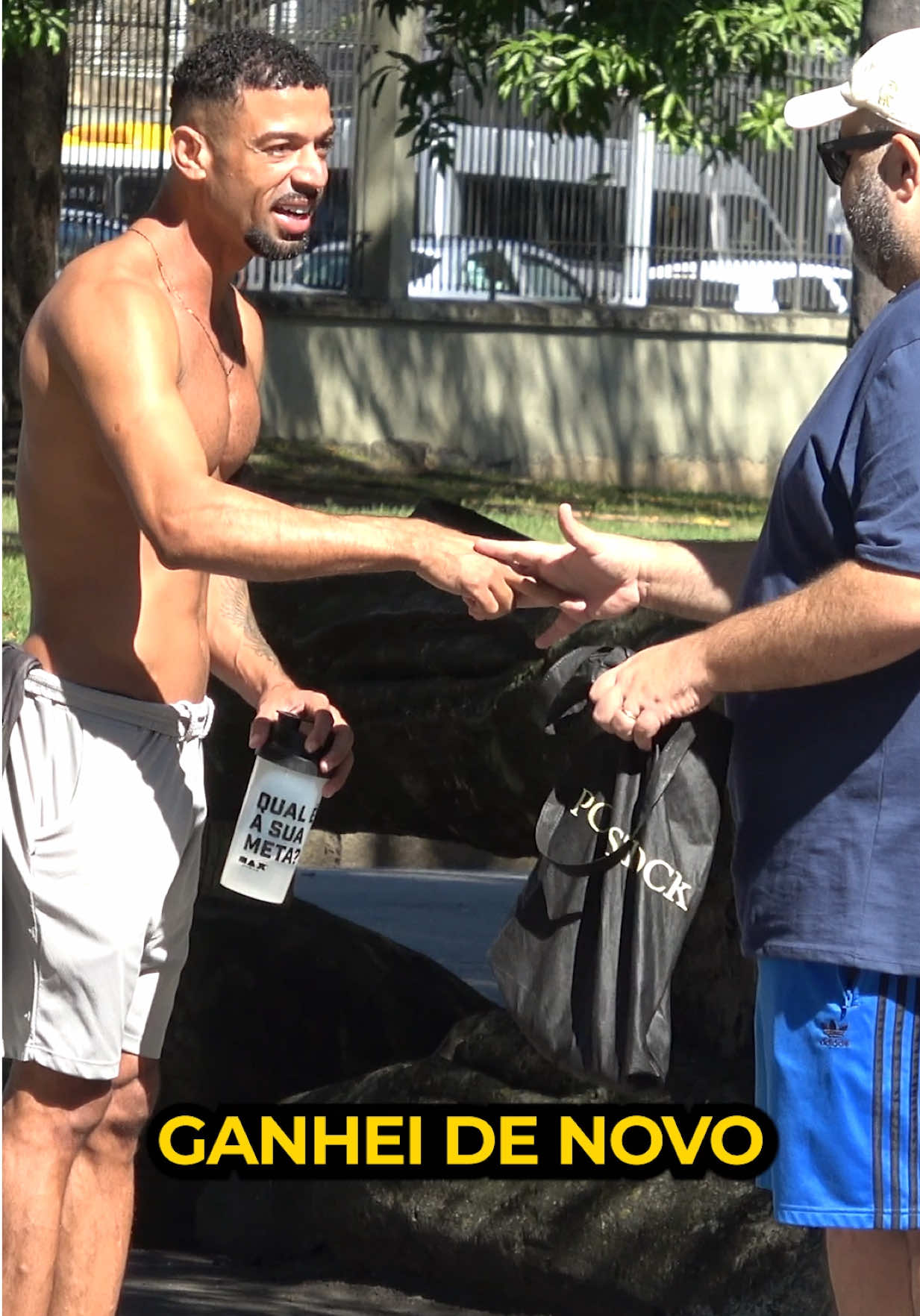 Esse é a brincadeira do momento e quem ganha fica muito feliz com o prêmio 😂 #brasil🇧🇷 #amor #meme 