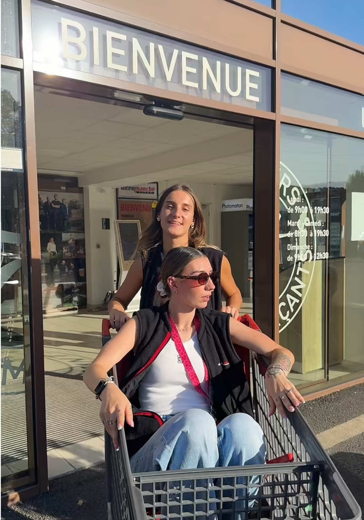Nous aussi, on a voulu suivre la trend au travail !! @𝐞𝐧𝐳𝐨.𝐩𝐫𝐞𝐫 @TIMAL  #intermarche #trend #caddie 
