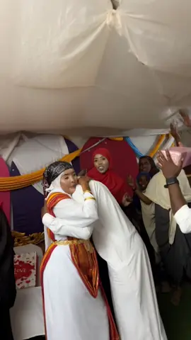 Walalo sidan cml malinkaga kushido mahaysata ❤️❣️❤️‍🩹@wariye bahsan the bosslady @Shukri Bridal Makeup @𝐵𝑖𝑛𝑡𝑢𝑢•🦋 #shukriqurux #foryou #foryourpage #kenyatiktok #somaliatiktok 
