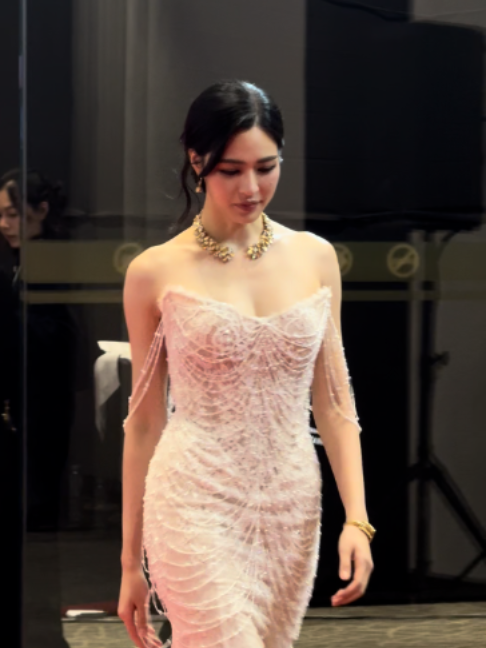 พี่หลิงสวยจนไม่อยากละสายตา #linglingkwong ร่วมงาน WEIBO GALA 2026 ณ Paragon Hall ชั้น 5 สยามพารากอน #WeiboGala2026xSiamParagon #WeiboGala2026
