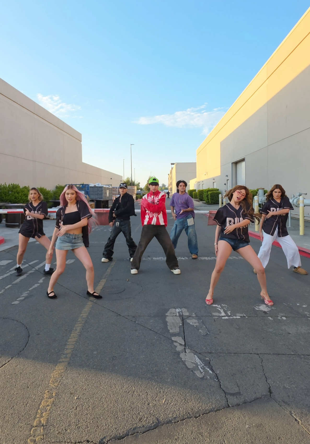 Wait, listen up! @SB19 Official pulled up… and we’re runnin’ up the tempo! ✋🏻🔥  #BINI #BINI_StepBackDC #BINI_SIGNALS_WORLDTOUR_2026